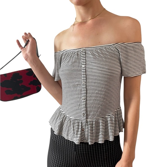 art class Tops - NWOT Art-Class Off-the-Shoulder Black White Striped Button Down Peplum S/S Top